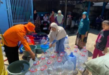 BPBD Makassar Salurkan 5.000 Liter Air ke 23 Titik Kekeringan