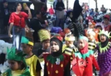 Warna-Warni Karnaval Anak Meriahkan HUT ke-81 RI di Pantai Losari