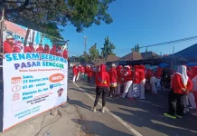 Pasar Senggol Bergoyang, Pedagang Semarakkan HUT ke-81 RI dengan Senam dan Games