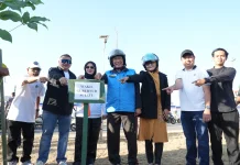 Kepala BKN Riding Vespa Bersama Wali Kota Makassar, Hijaukan Kawasan CPI