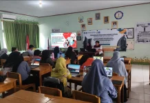 UNM Latih 120 Guru Sidrap Manfaatkan Papan Interaktif Digital
