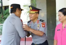 Kapolda beri Laporan Kenaikan Pangkat bagi Kepala Biro Logistik Polda Sulsel