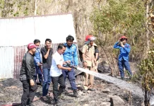 Bupati Sidrap Turun Padamkan Kebakaran di Lawawoi