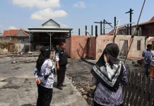 Wabup Sidrap Serahkan Santunan Korban Kebakaran Teteaji