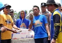 Bupati Syaharuddin Saksikan Panen Padi dan Ikan di Kulo