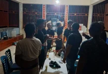 Personil Polsek Manggala Menindak Pelaku Pesta Minuman Keras