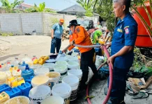 Ribuan Liter Air Bersih Disalurkan untuk Warga Buloa