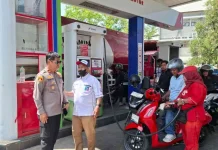Polsek Ujung Pandang Respon Terjadinya Antrian Panjang di SPBU