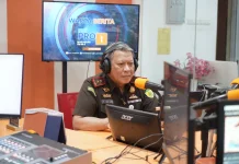 Kajati Sulsel Lugas Membaca Berita di RRI Makassar
