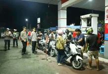 Kapolrestabes Makassar Turun Langsung Pantau Antrian Kendaraan di SPBU