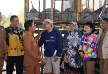 Bupati Sidrap Bantu Dua Keluarga Korban Kebakaran di Kaloai Alau