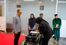 Kadiv Pelayanan Hukum Demson Marihot Lantik Notaris Pengganti Kabupaten Gowa