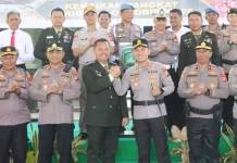Soliditas TNI-Polri di Maros, Kapolres Datang Bawa Surprise HUT ke-81 TNI