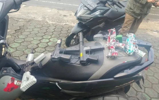 Aparat Polsek Rappocini Bubarkan Kelompok Remaja Bermain Tembak-tembakan