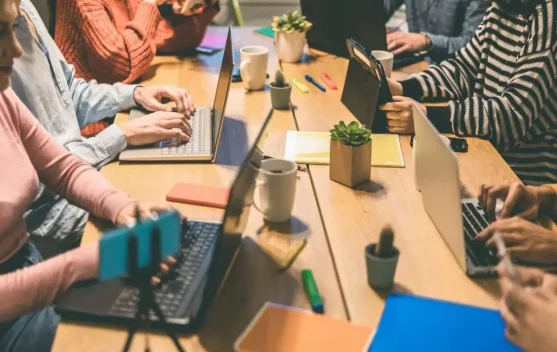 Gen Z Tumpuk Pekerjaan, Tren atau Kebutuhan?