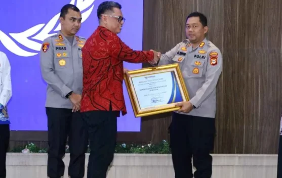 Polrestabes Makassar Mendapat Penghargaan dari Ombudsman RI