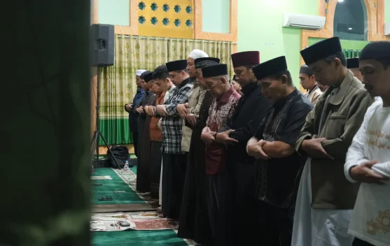 Munafri Qiyamul Lail Bersama ASN dan Warga di Masjid Balaikota Makassar