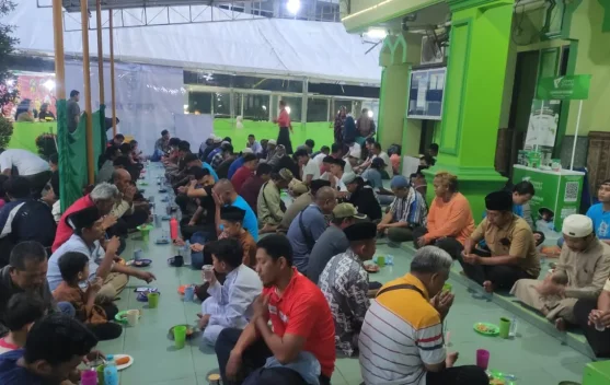 Masjid Al-Muawanah RRI Makassar  Siapkan Takjil Puasa Syawal 1447 H