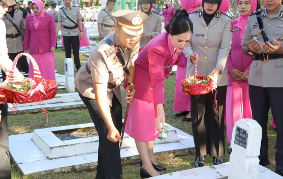 Tabur Bunga di TMP Maccopa, Polres Maros Teguhkan Semangat Pengabdian untuk Negeri