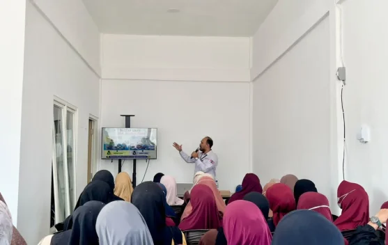 OJK Ingatkan Keluarga Nelayan Waspadai Investasi Ilegal dan Pinjol Ilegal
