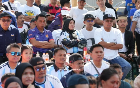 Ratusan Warga Nobar Piala Dunia di Hutan Kota Mogan