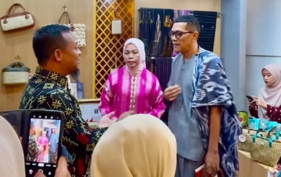 Gubernur Sulsel Apresiasi Miniatur Pinisi Karya UMKM Bulukumba
