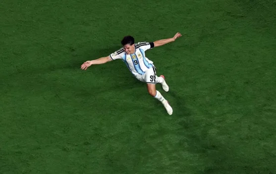 Respon Presiden Barcelona Terkait Transfer Julián Alvarez