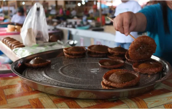 Snackpacking Jadi Tren Baru Gen Z, Pasar Tradisional Kian Diminati Wisatawan