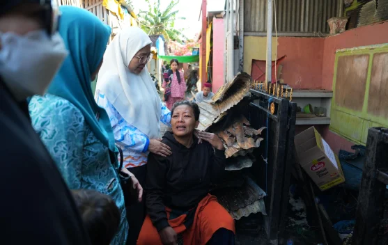 Melinda Aksa Serahkan Bantuan untuk Warga Terdampak Kebakaran