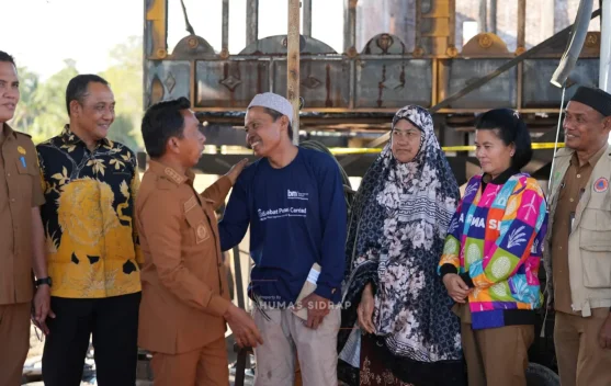 Bupati Sidrap Bantu Dua Keluarga Korban Kebakaran di Kaloai Alau