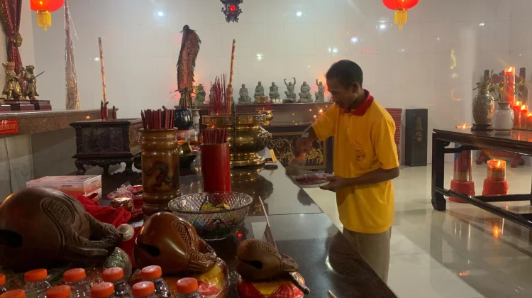 Imlek di Klenteng Kwan Im Tong Kota Batu Berlangsung Khidmat