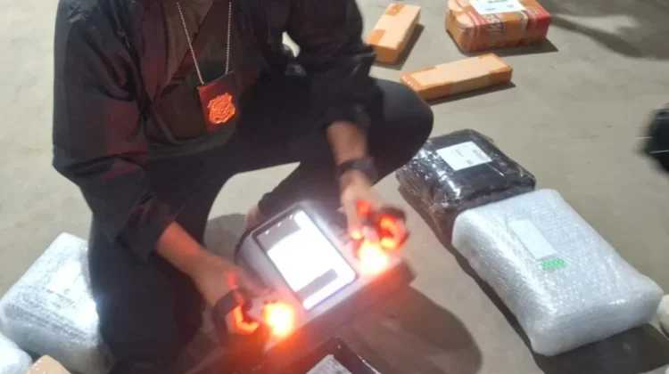 Bea Cukai Amankan Rokok Ilegal di Jasa Ekspedisi Pakis Malang