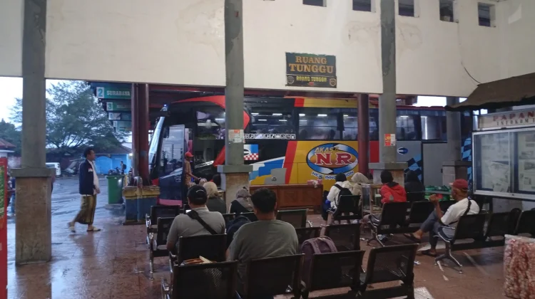 Imlek, Buruh Panggul Terminal Bayuangga Nikmati Lonjakan Rezeki