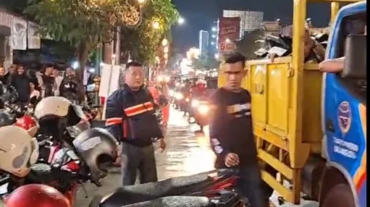 Parkir Liar, Dishub Angkut dan Gembosi Puluhan R2 di Kayutangan