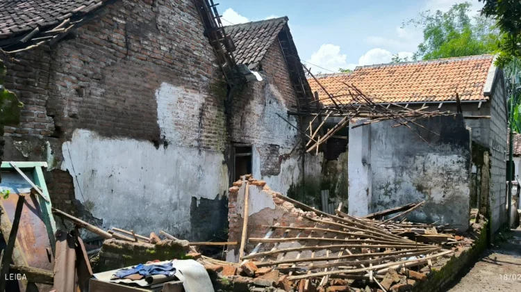 Sebanyak 7 Rumah Warga Lumbang Rusak Dihantam Angin Puting Beliung