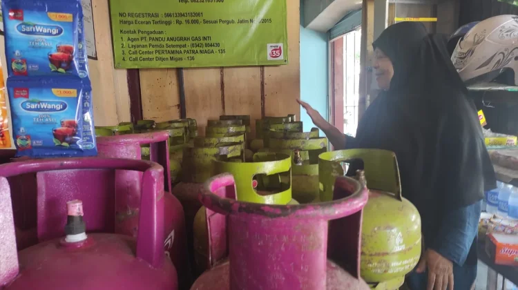 Stok Sering Habis, Warga Blitar Kesulitan Elpiji 3 Kg