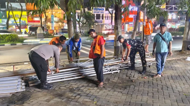 Polresta Malang Kota Bongkar 14 Lapak Takjil Ilegal
