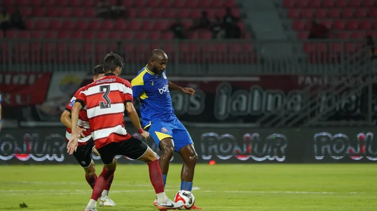 Kebobolan Menit Akhir, Arema FC Hanya Imbang 2-2 Lawan Madura United