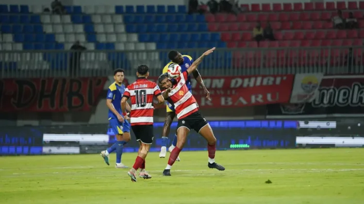 Arema FC Disambut Laga Berat Lawan Borneo FC, Papan Atas Klasemen Super League