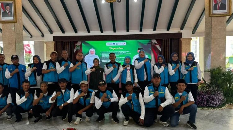 Gubernur Khofifah Salurkan 7 Miliar Lebih Bansos di Malang