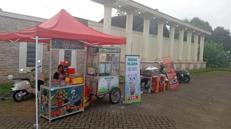 Pentol Clara Mengais Berkah Rejeki di Bulan Ramadan