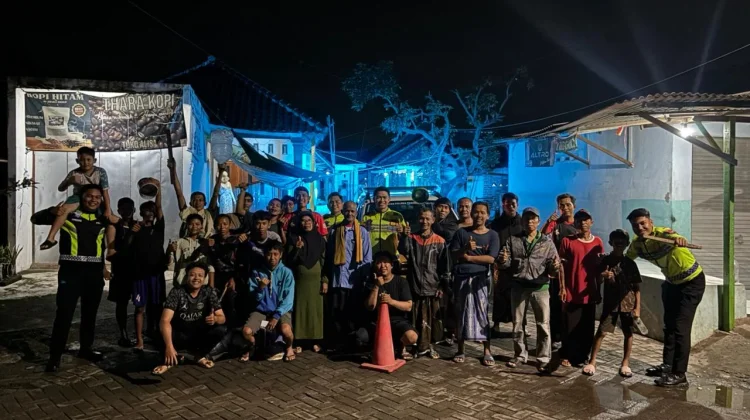Satlantas Polres Pasuruan Patroli Gugah-Gugah Sahur Bareng Warga
