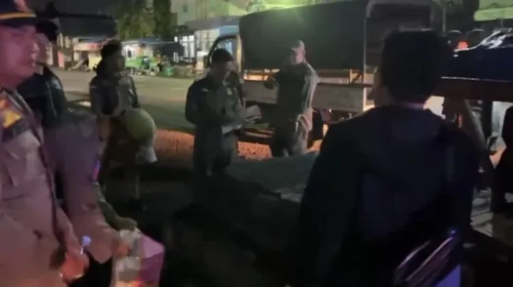 Satpol PP Kota Pasuruan Sita Puluhan Botol Miras