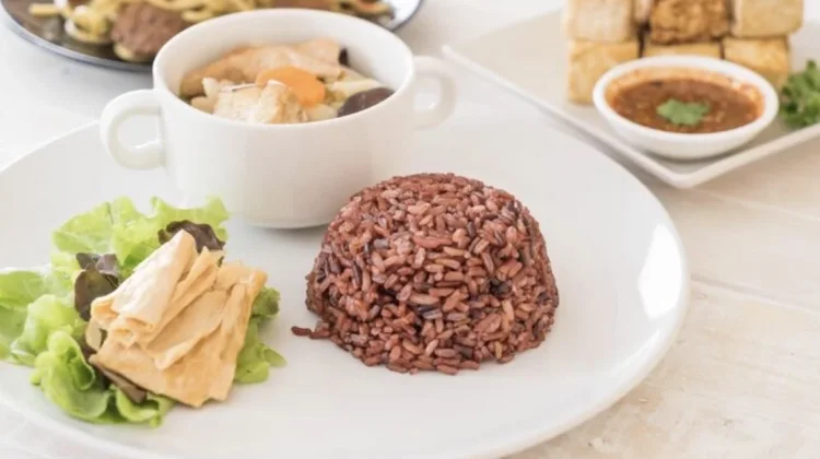 Sup dan Nasi Merah Bikin Kenyang