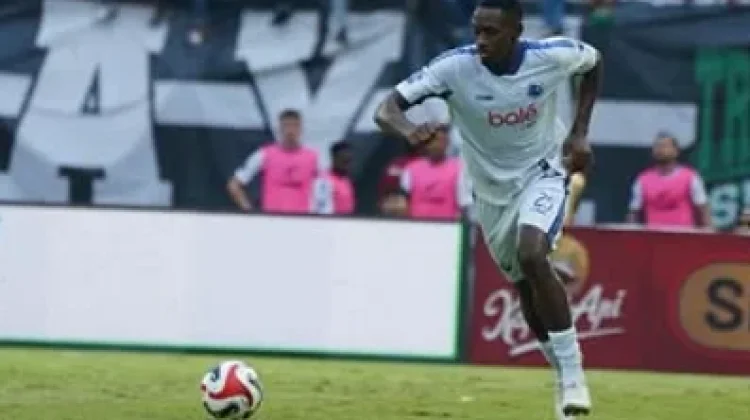 Buru Poin, Gelandang Arema FC Mathius Blade Siap Kerja Keras Lawan Borneo FC