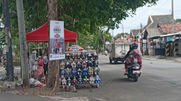Asyiknya Berburu Takjil di Jalan HOS Cokroaminoto