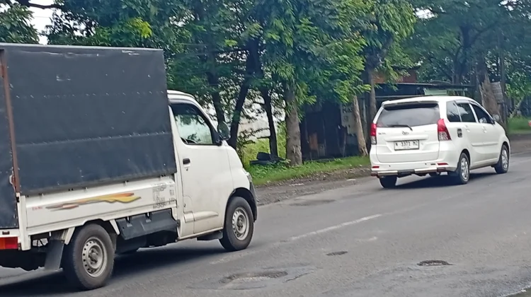 Jalur Pantura Probolinggo Masih Berlubang, Pengendara Diminta Waspada
