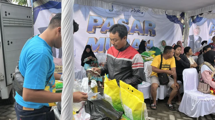 Pasar Murah Sananwetan Blitar Diserbu Warga