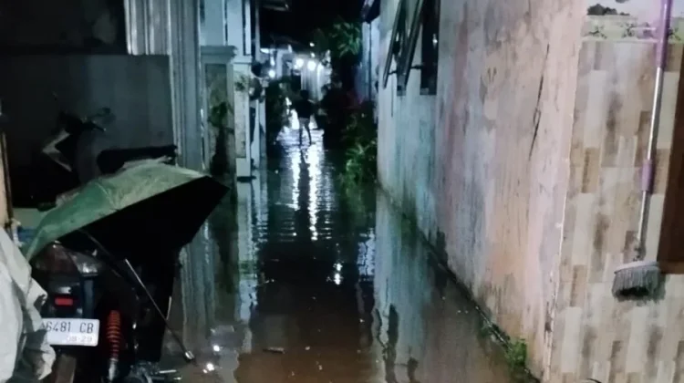 Banjir Genangan Rendam Belasan Rumah di Pakis Kabupaten Malang