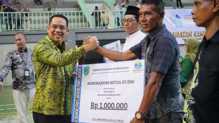 Ribuan Ketua RT/RW di Probolinggo Hadiri Penguatan Peran